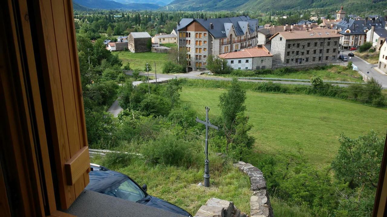 Casa Rural Pirineo Aragones Guest House Биескас Екстериор снимка